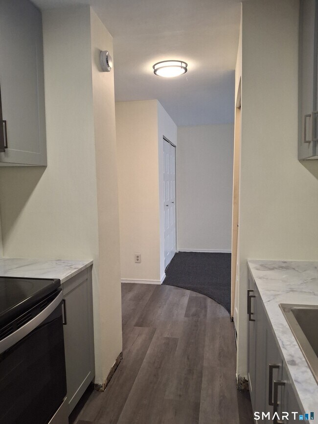 Building Photo - 393 Laurel Ave