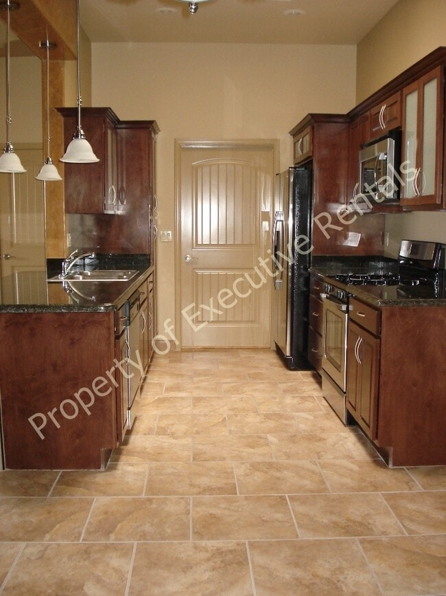 Building Photo - 4206 Tres Ninos Dr