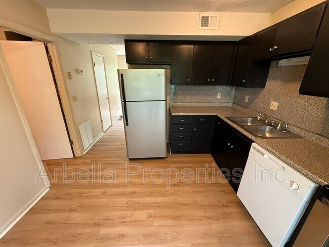Building Photo - 103 Beech St