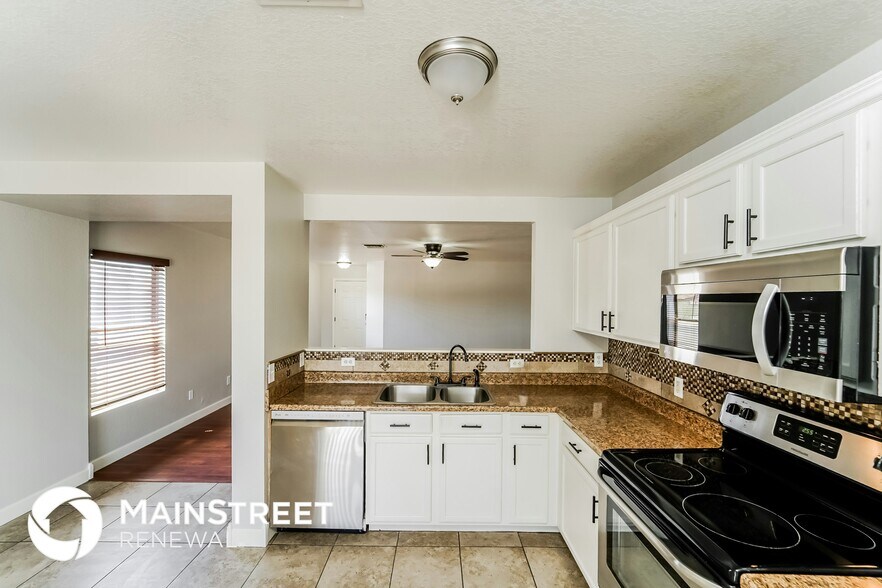 Building Photo - 2851 E Liverpool