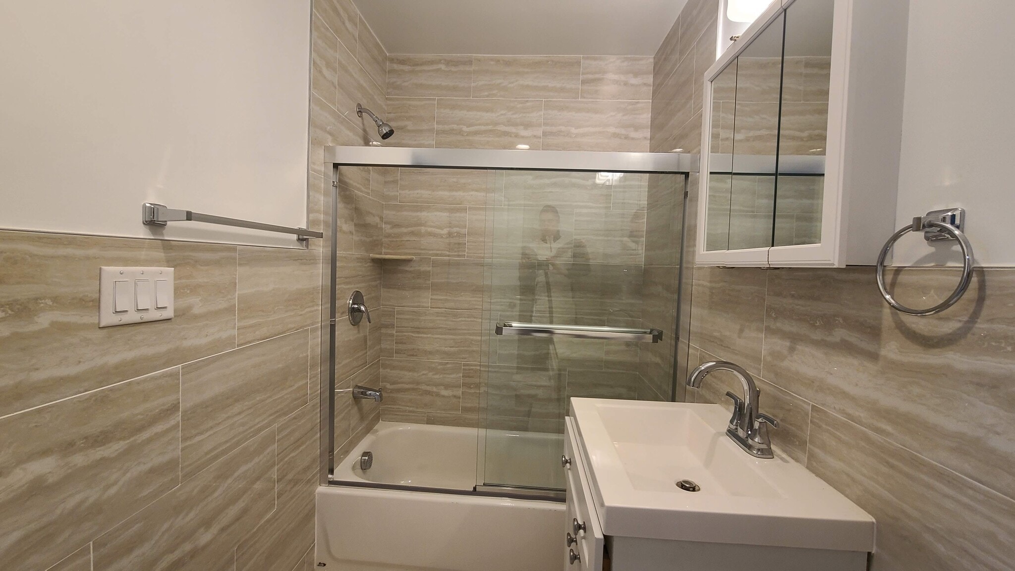 Building Photo - 100 Griffith St