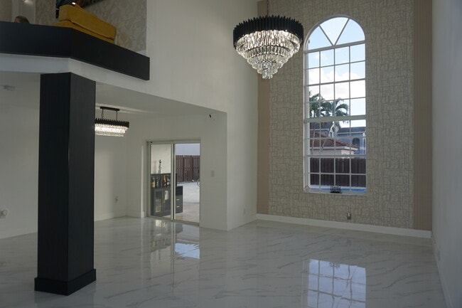 Building Photo - 15614 SW 110th Terrace