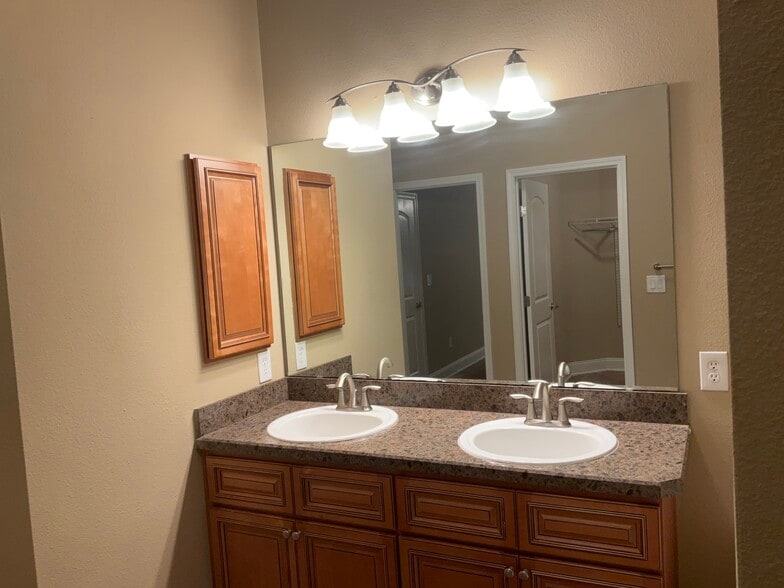 Building Photo - 2132 Cherokee Cove Trl