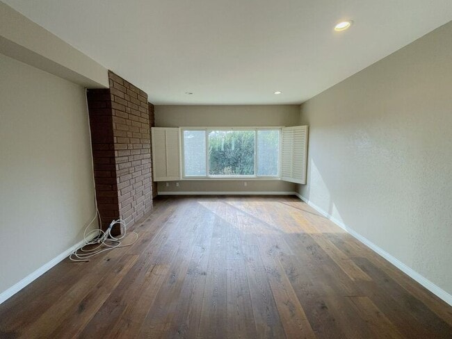 Building Photo - 2300 Sparta Dr