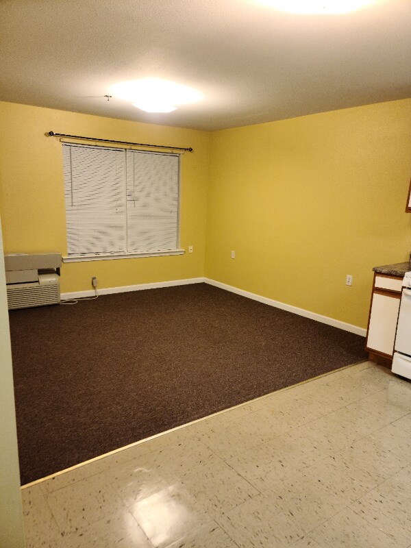 Building Photo - 39000 Henry Rd