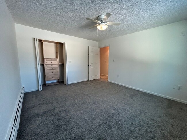 Building Photo - Century 21 Gold Rush - 3 Bed | 2 Bath | 2-Car Garage | End-Unit Condo (FAIRBANKS)