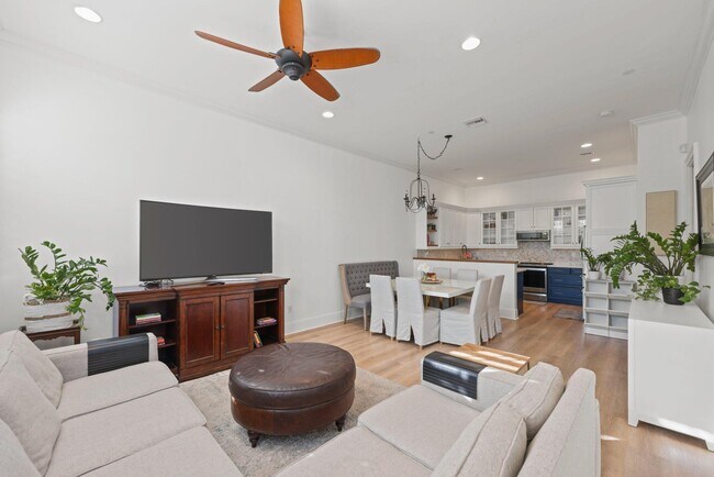 Building Photo - 285 SE 6th Ave