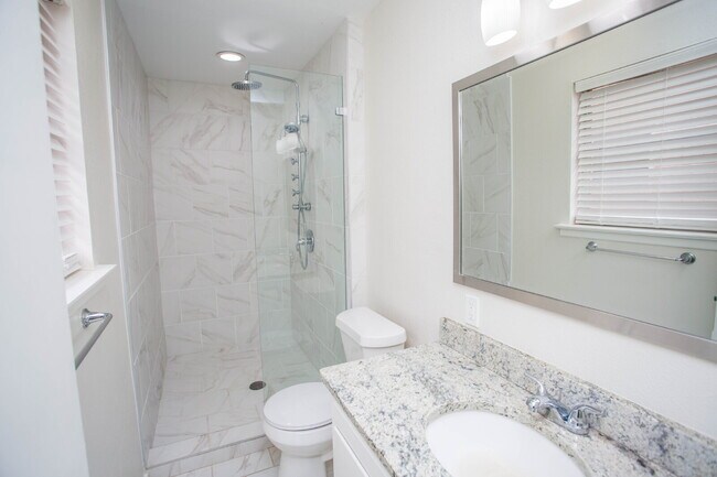Building Photo - "Charming 3-Bed Retreat in Lubbock with Granite Accents & Spacious Living!"