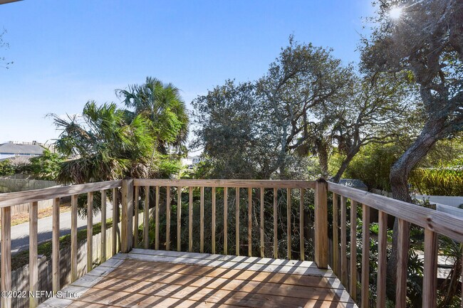 Building Photo - 512 10th Pl S