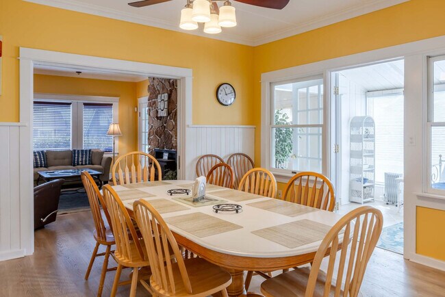 Building Photo - 640 S Columbia St