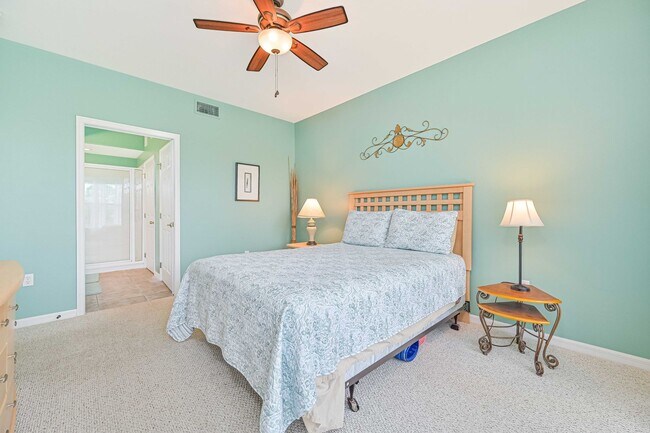 Building Photo - ***FULLY FURNISHED - 2/2 condo with LAKE V...
