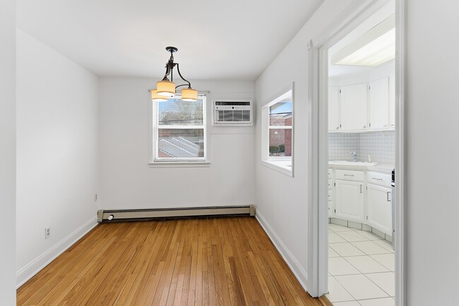 Building Photo - 83 Manor Dr