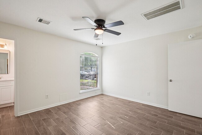 Building Photo - 11926 Panay Dr