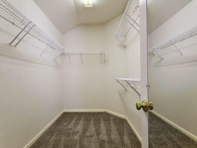 Building Photo - 1412 Briar Hill Dr