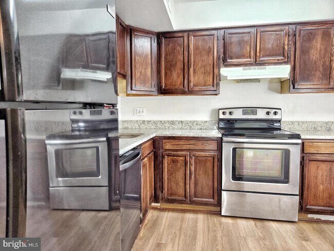 Building Photo - 4570 Conwell Dr