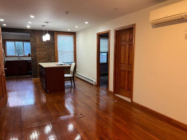 Building Photo - 2 bedroom in SUNNYSIDE NY 11104