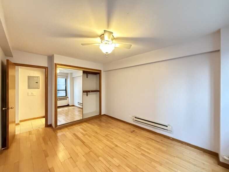 Building Photo - 4180 N Marine Dr