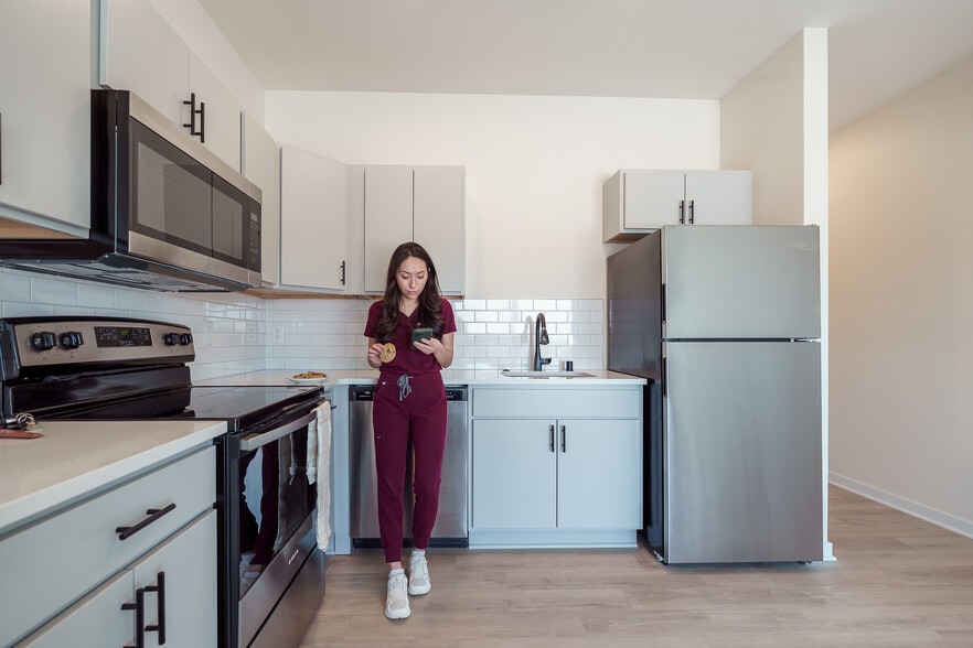 Building Photo - Monarch on Main