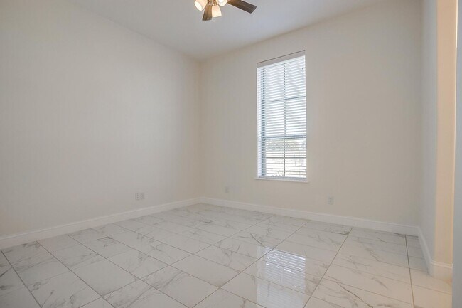 Building Photo - Amazing 5 Bed, 3 Bath New Build- Beautiful...