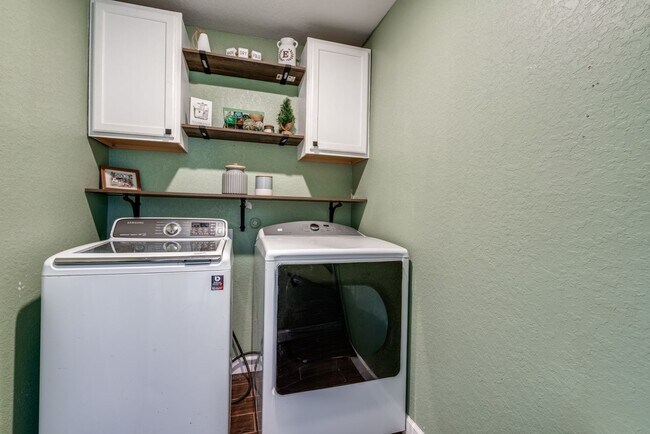 Building Photo - 816 Indigo Wy