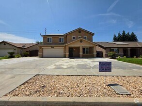 Building Photo - 4 bedroom 3 bathroom in SE Visalia!