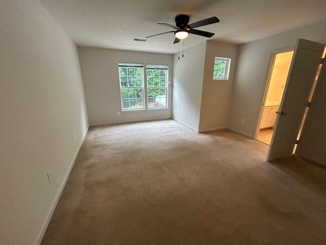 Building Photo - 40 Nugent Dr