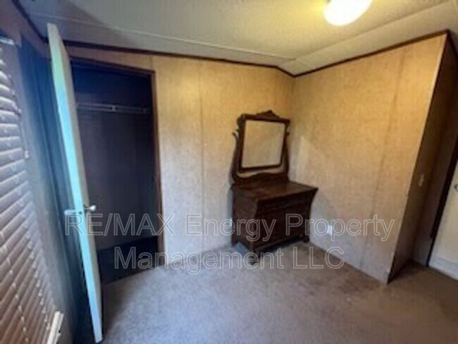 Building Photo - 10896 N Cedar Rd