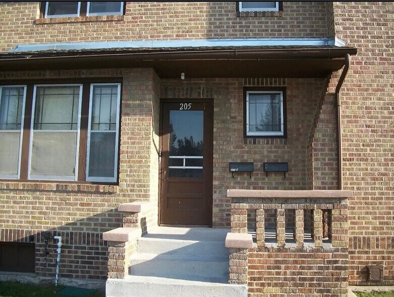 Building Photo - 205 E Pershing Blvd