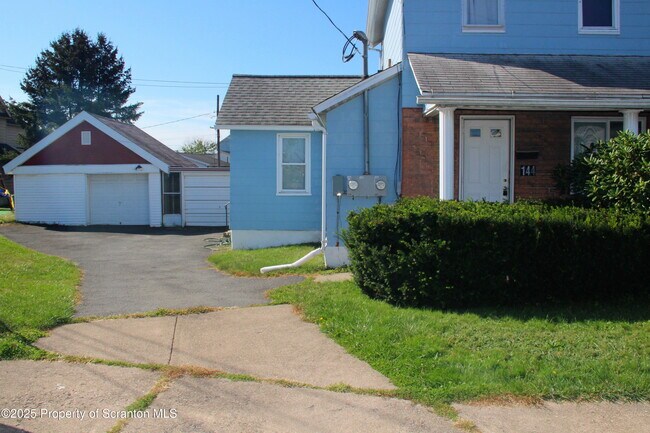 Building Photo - 144 E Grace St