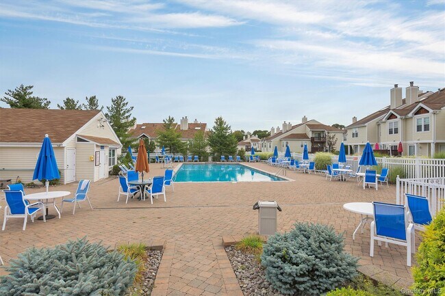 Building Photo - 1208 Whispering Hills Dr