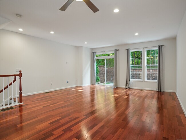 Building Photo - 16 Warrington Round