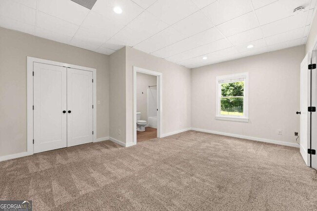 Building Photo - 221 Columbus Dr