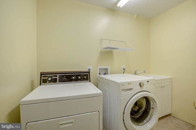 Building Photo - 3925 Ivy Terrace Ct NW