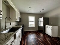 Building Photo - Updated 2/2 Condo Near Baylor!