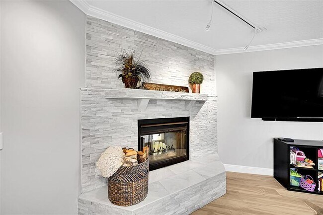 Building Photo - 8606 Arrowhead Dr