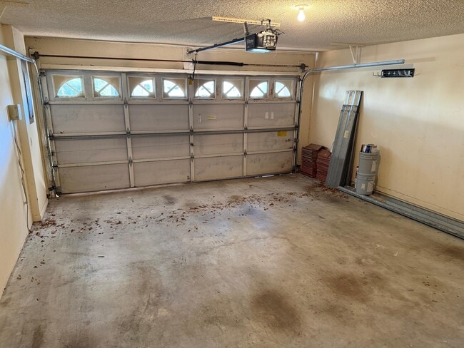 Building Photo - 10123 Caoba St