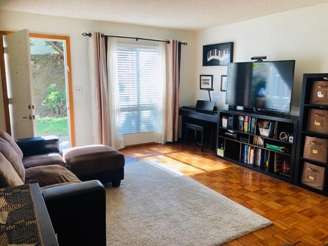 Building Photo - University City (UTC) 2BR/1BA CONDO @ GENE...