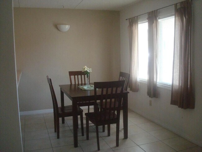 Dining Room - 415 N Halifax Ave