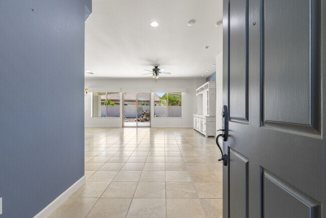 Building Photo - 40378 Corte San Carlos
