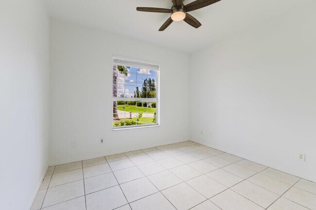 Building Photo - 1400 SW 31st Terrace