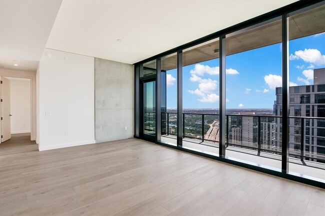 Building Photo - 610 Davis St