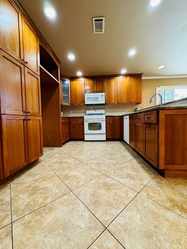 Building Photo - 227 N Aladdin Dr