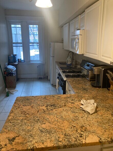 Building Photo - 1872 Commonwealth Ave