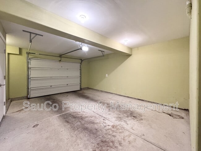 Building Photo - 175 NE 80th Ave