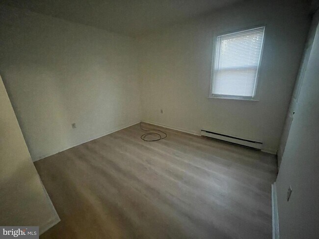 Building Photo - 203 Cross Keys Dr
