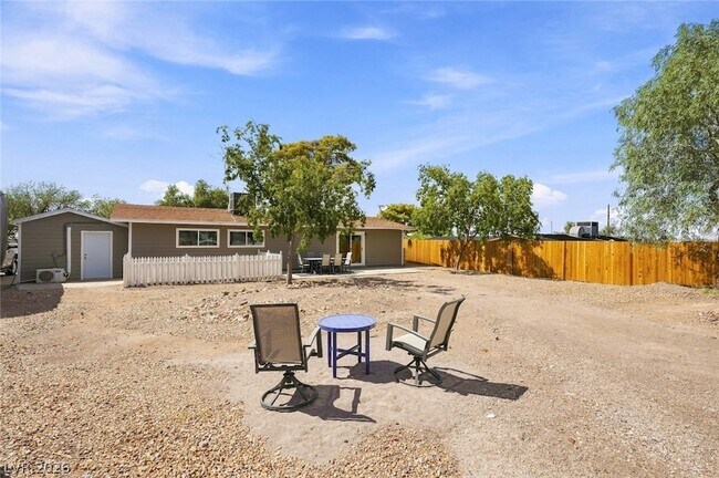Building Photo - 609 Sierra Ln