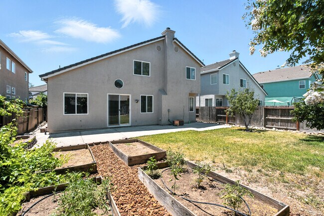 Building Photo - 9437 Red Spruce Way