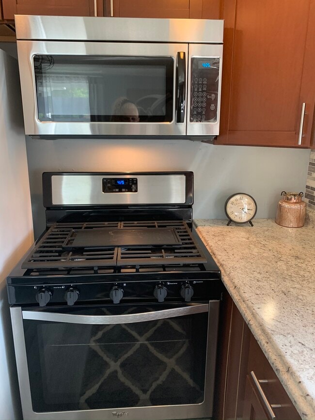 Building Photo - 205 Owen St