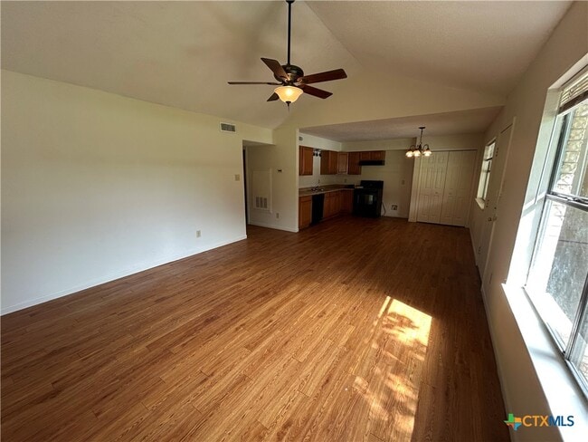 Building Photo - 1324 S Mesquite Ave