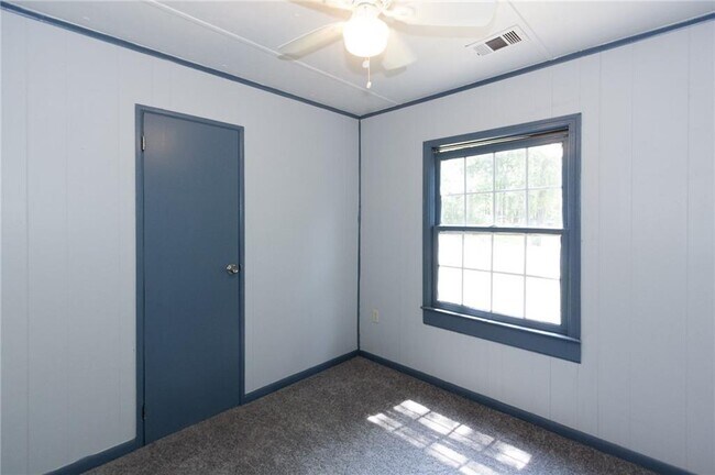 Building Photo - 504 Ash Ln